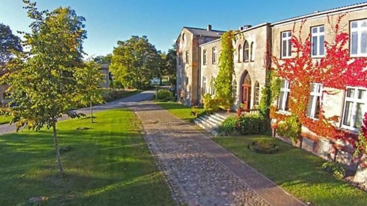 Apartament Gutshaus Schwarzenhof Dargun Zewnętrze zdjęcie
